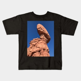 Balanced Rock, Arches National Park, Utah Kids T-Shirt